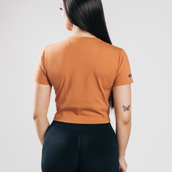 Alphalete Essential Short Sleeve Crop Top - Clay - Picture 2 of 7